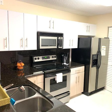 Renovated 2/2 Unit At Yacht Club/Aventuraアパートメント エクステリア 写真