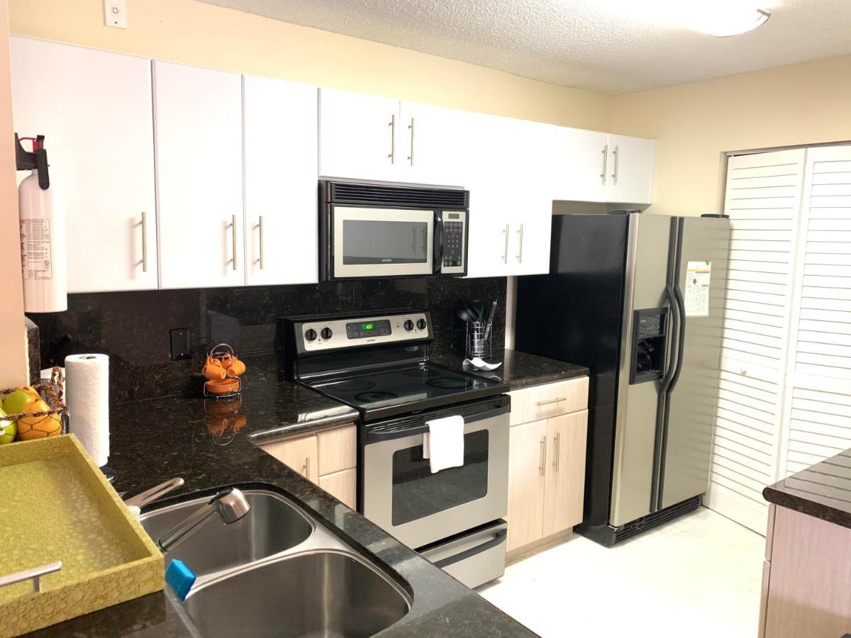 Renovated 2/2 Unit At Yacht Club/Aventuraアパートメント エクステリア 写真